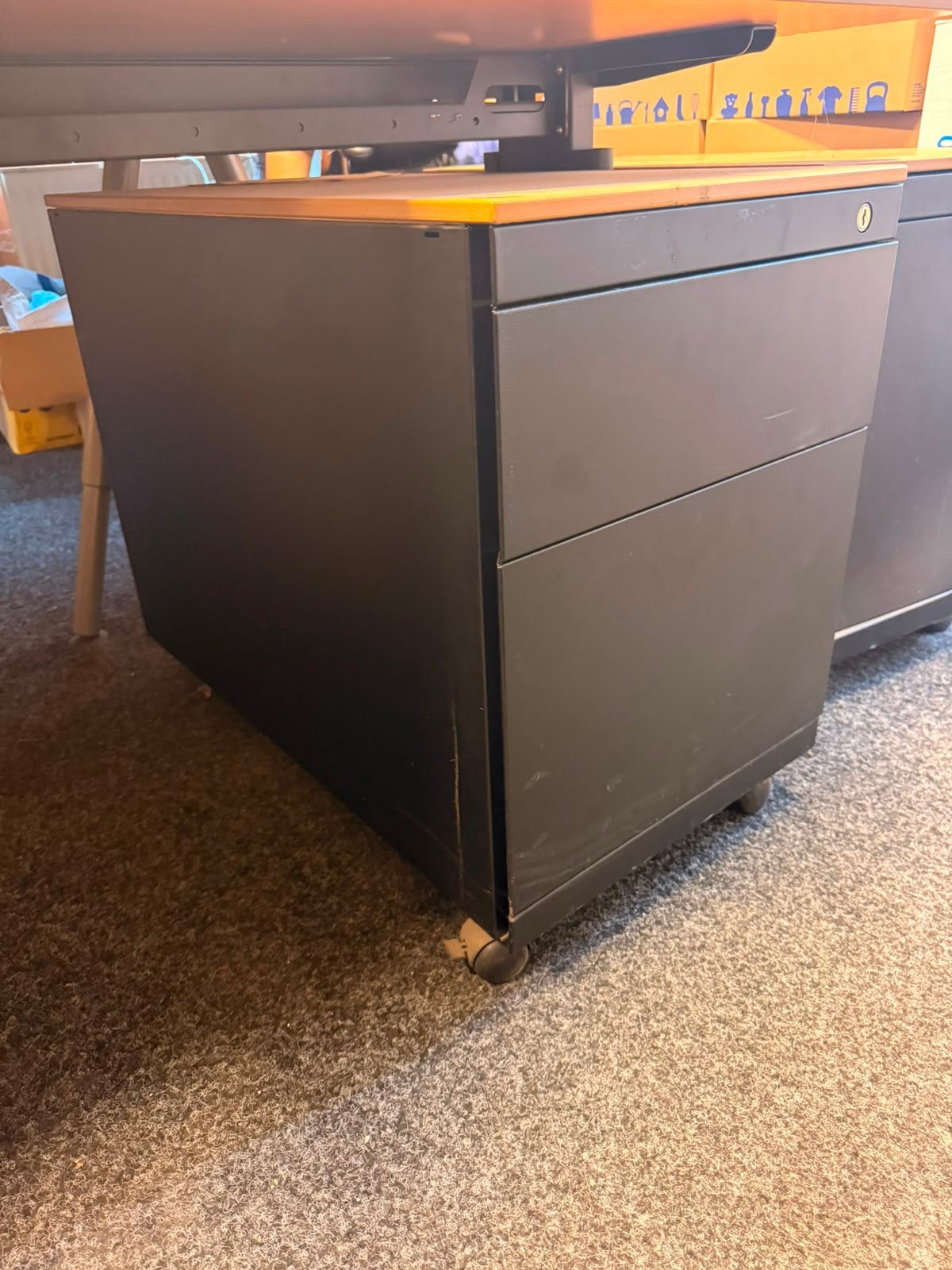 2x professionele ladekast / bureaukast, Ophalen, Hout, Bruin, Met wielen