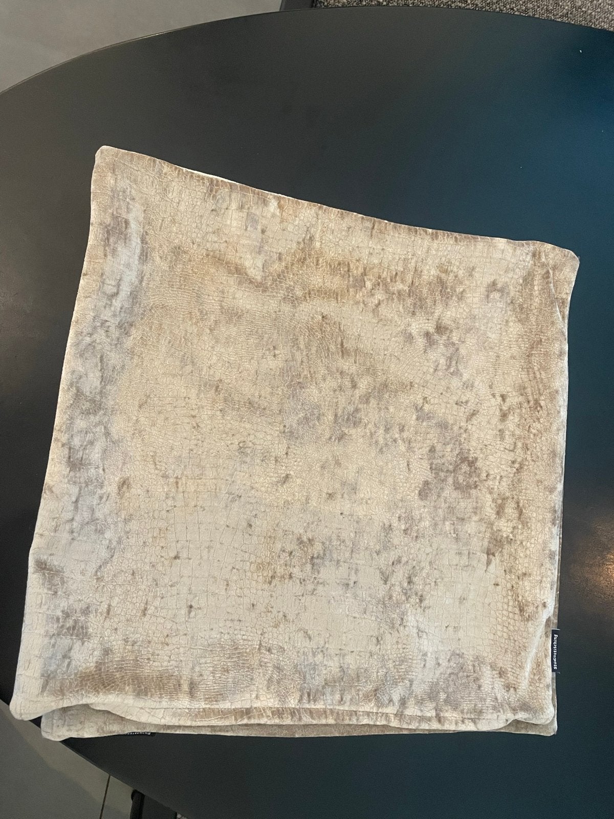 2 Croco Velvet Kussenhoezen Taupe Beige Champagne 45x45, Beige, Met print, Nieuw, Ophalen of Verzenden
