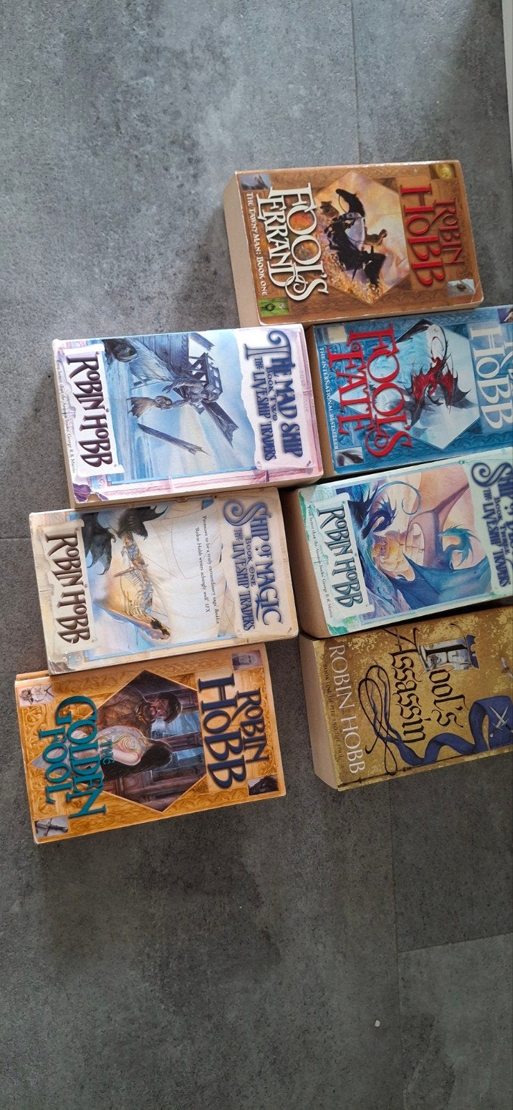 Robin Hobb   7 boeken serie Fool's Assassin (Fitz en de Nar), Ophalen of Verzenden, Gelezen, Robin Hobb