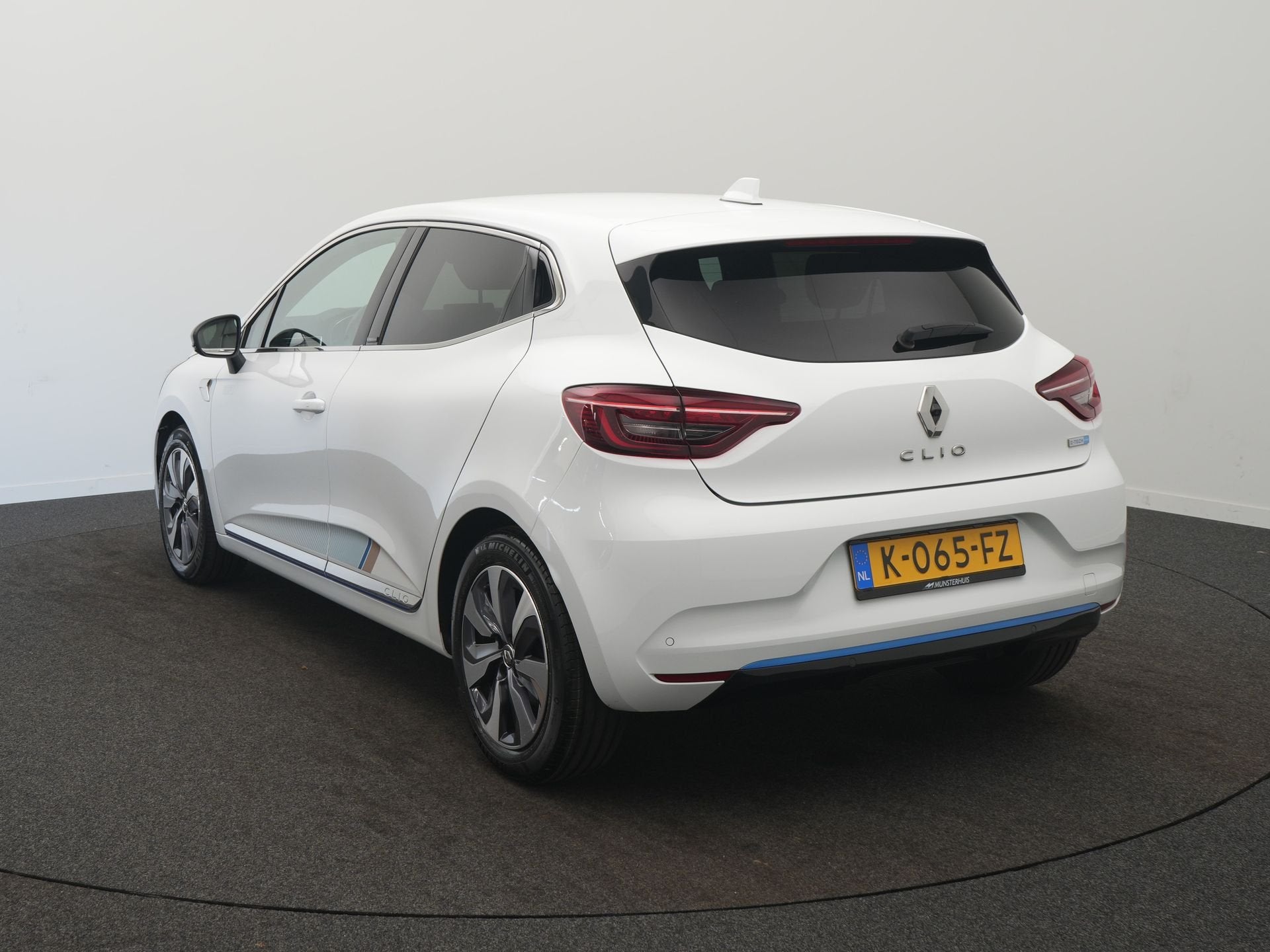 Renault Clio 1.6 E-Tech Hybrid 140 Zen - RIJKLAARPRIJS - Ach, 12 maanden, 28 km/l, Gebruikt, 4 cilinders