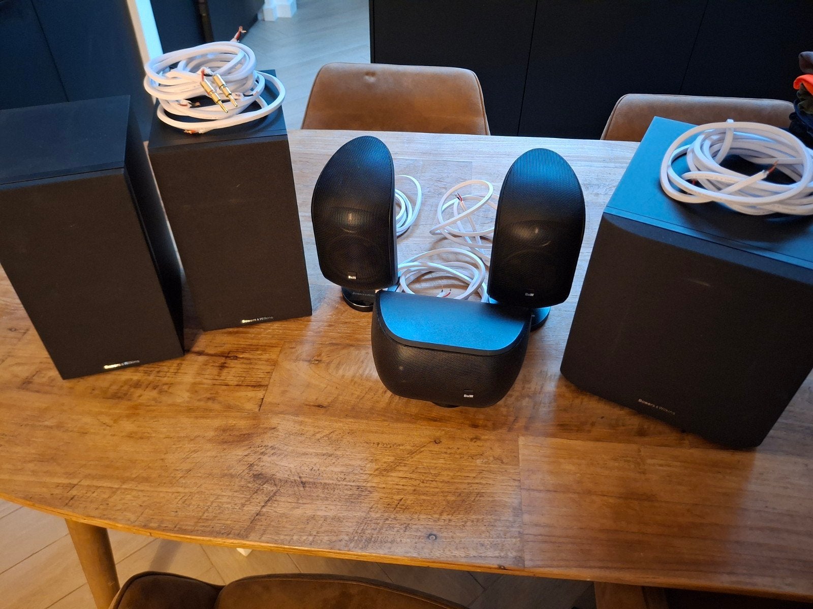 Bowers & Wilkins surround set, Ophalen, Zo goed als nieuw, 120 watt of meer, Complete surroundset