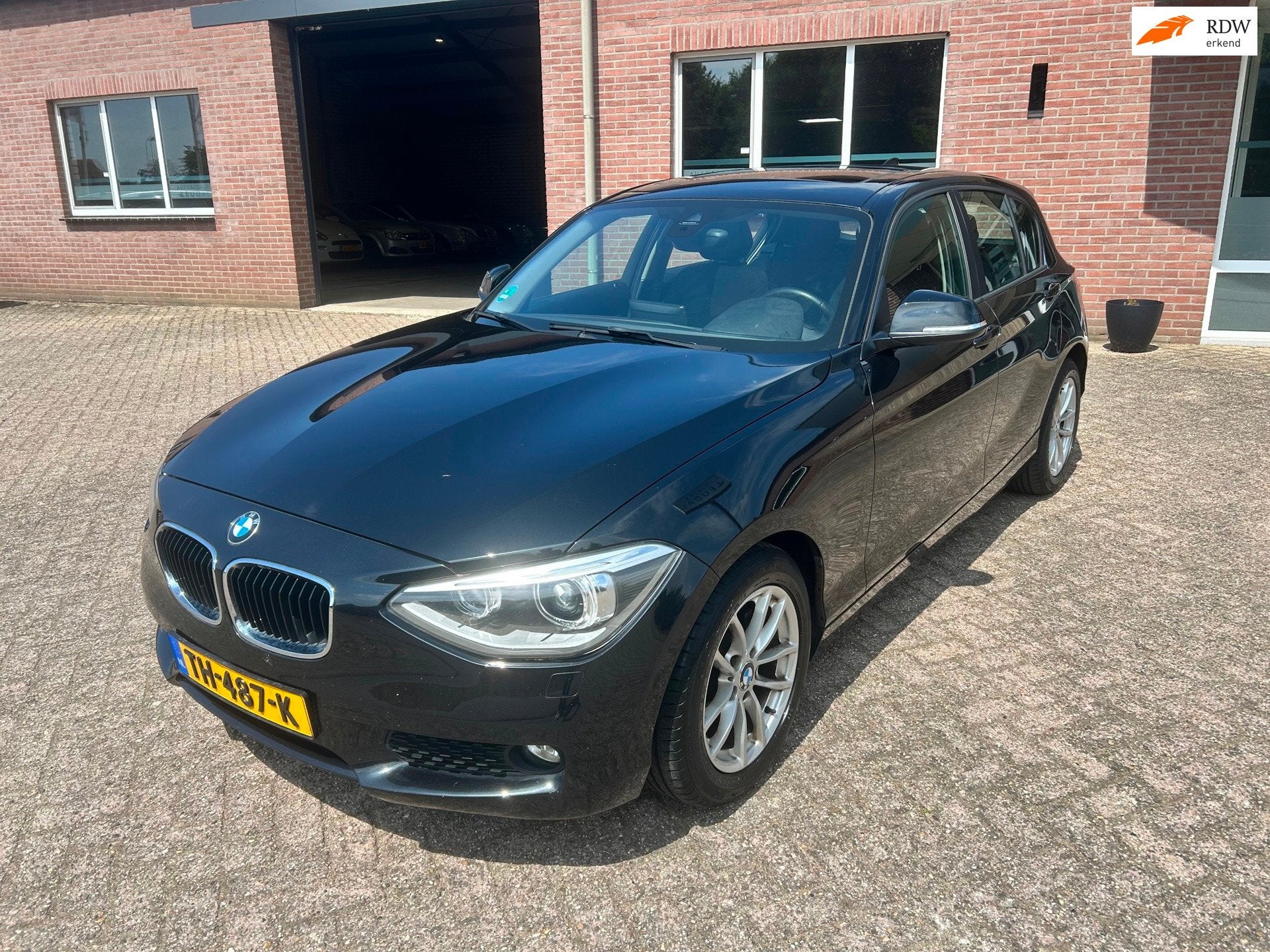 BMW 1-serie 116i High Executive // Automaat // Nieuwe APK, Auto's, BMW, Gebruikt, Euro 6, 4 cilinders, 650 kg