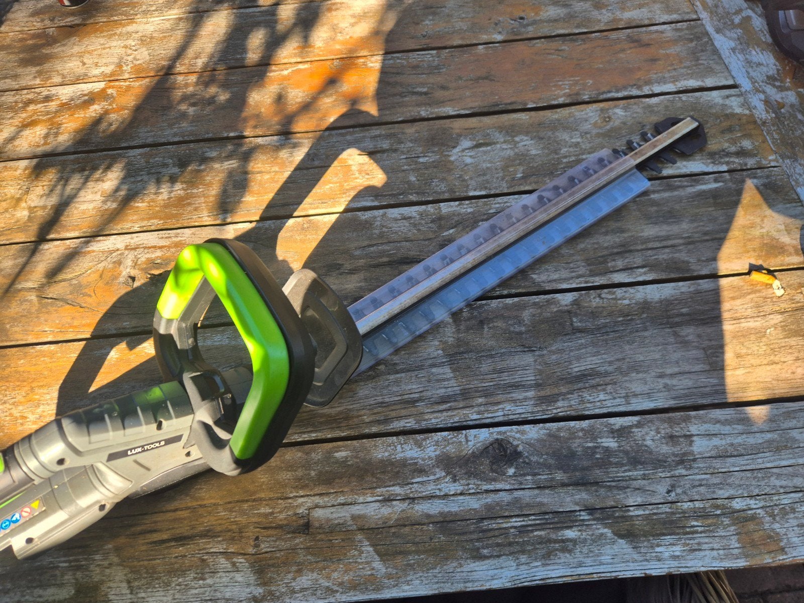 Lux Heggenschaar - nagekeken en werkend, Tuin en Terras, Ophalen, Zo goed als nieuw, Accu, Onbekend