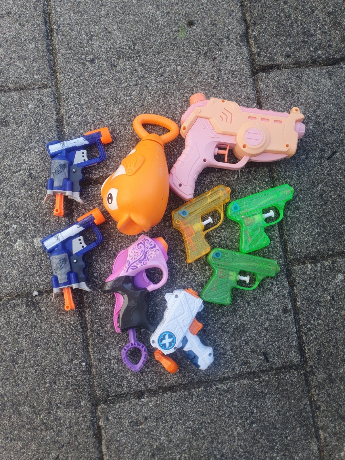 Speelgoed pistolen te koop. Graag ophalen en contant betalen, Ophalen, Zo goed als nieuw