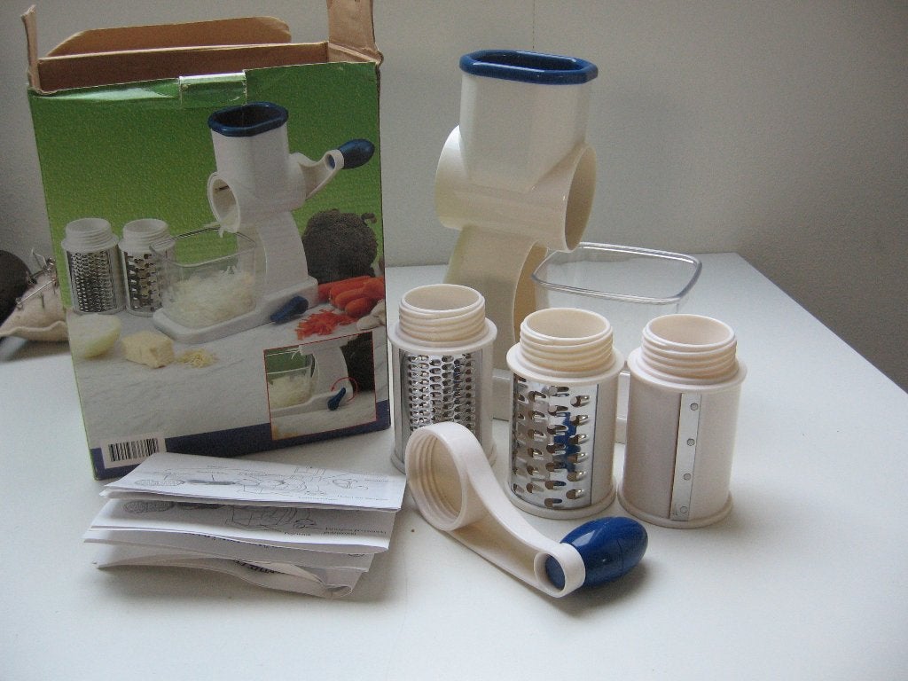 super 5 delige groente snijder rasp m tafel zuignap €5.00, Witgoed en Apparatuur, Minder dan 1 liter, Ophalen of Verzenden, 3 snelheden of meer