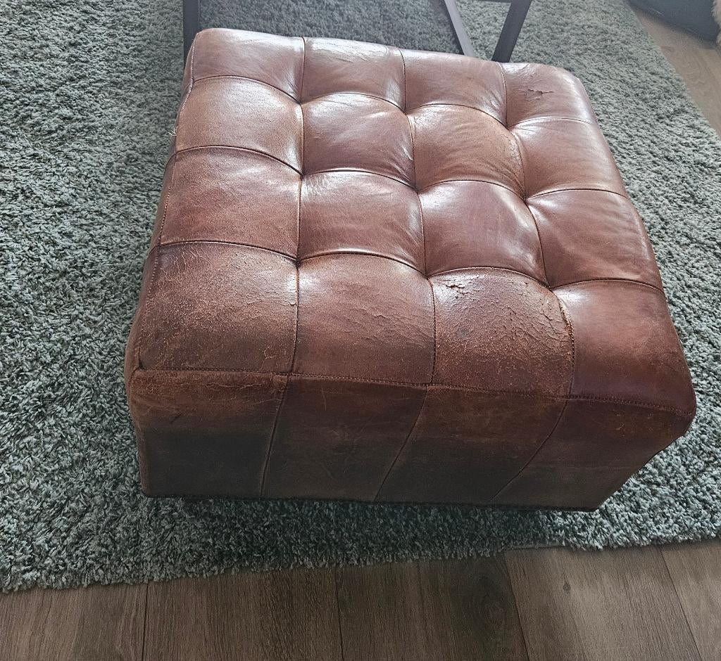 Beschadigde Chesterfield Hocker, Ophalen, Gebruikt, Vierkant, Leer