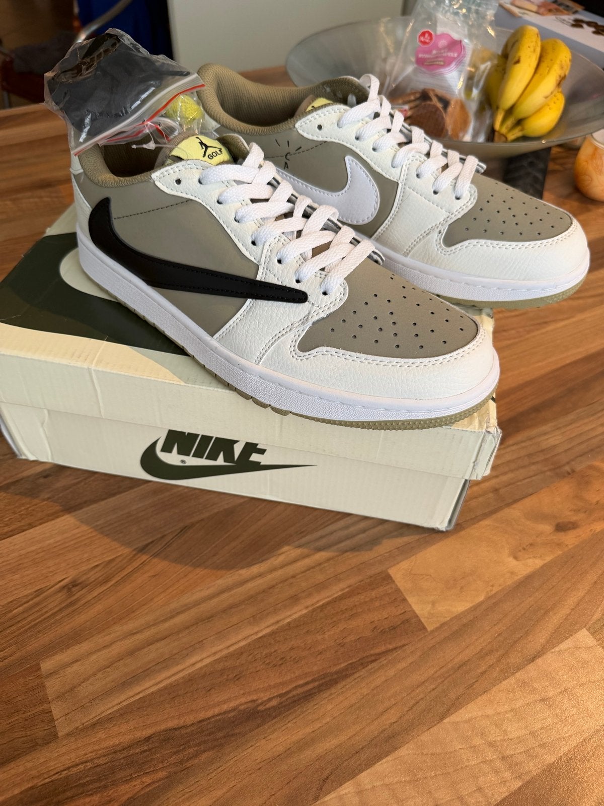 Nike Air Jordan 1 Low Golf Travis Scott Olive Maat 43, Ophalen of Verzenden, Nieuw, Overige kleuren, Sneakers of Gympen