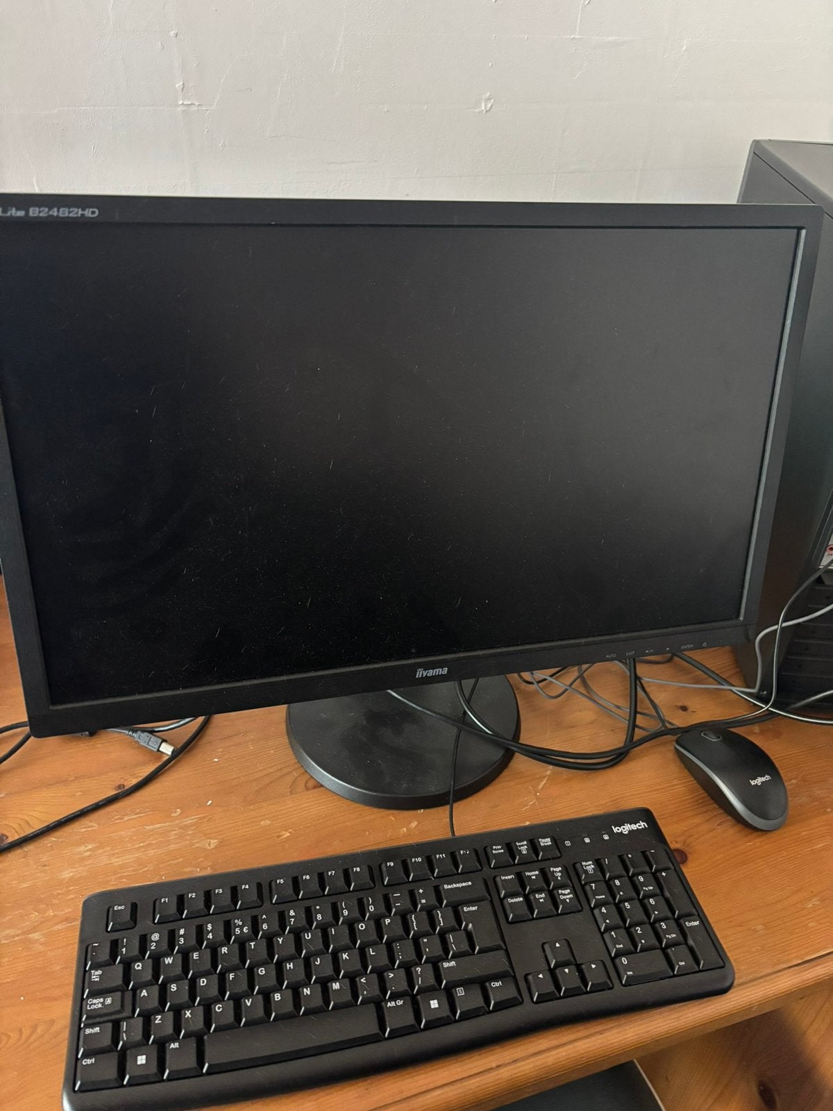 iiyama monitor+Logitech toetsenbord+Logitech muis, IPS, Kantelbaar, Full HD, Ophalen of Verzenden