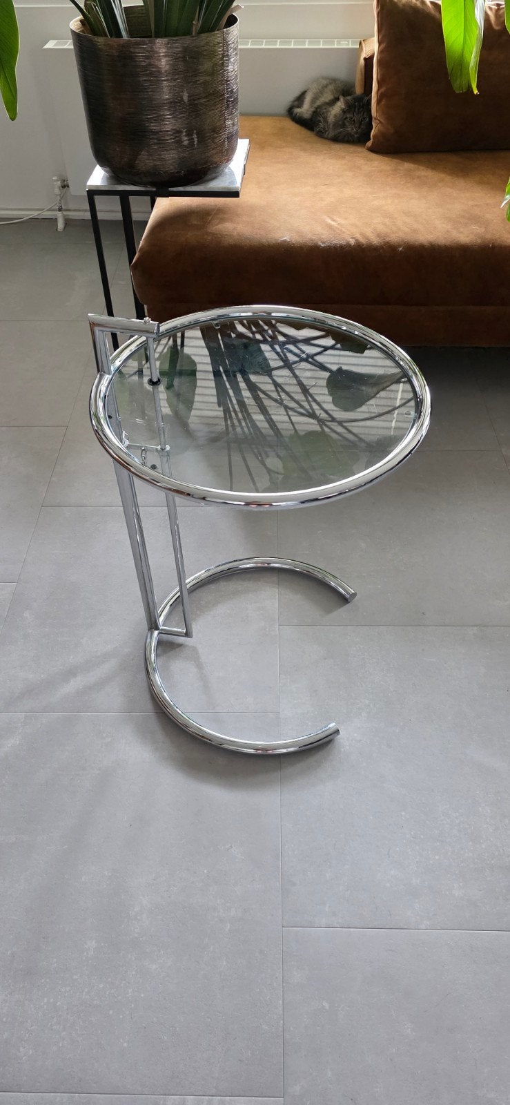 Adjustable Table Eileen Gray, Ophalen, Tijdloos design, Metaal of Aluminium, Rond