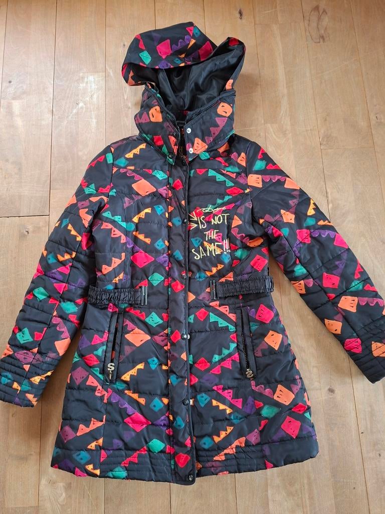 Opvallende winterjas met kleurrijke print - Maat 156-162, Kleding | Dames, Jassen | Winter, Maat 38/40 (M), Zwart, Ophalen of Verzenden