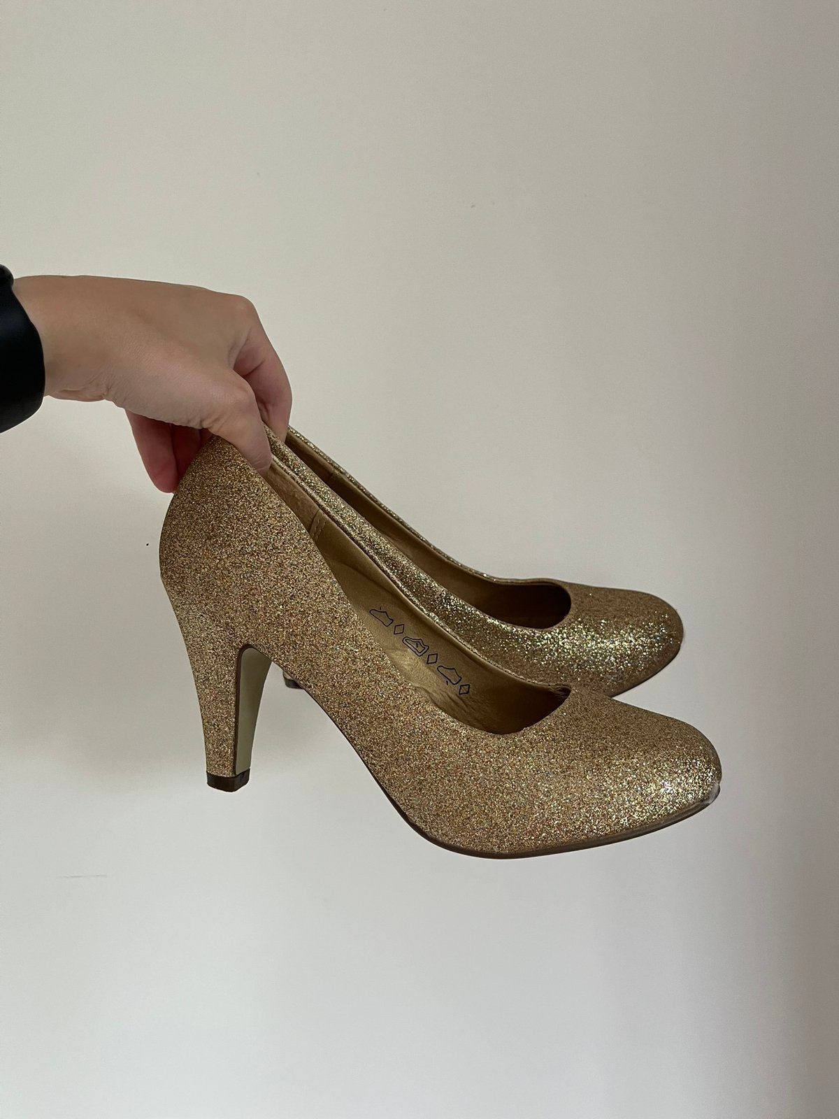 Gouden glitter pumps / hakkenschoenen, maat 40 Fashion, Kleding | Dames, Schoenen, Pumps, Overige kleuren, Ophalen of Verzenden