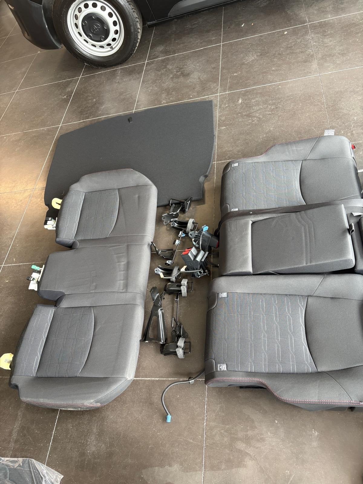 Toyota Rav4 Achterbank Gordel Klikkers Nieuw (3 stuks), Auto-onderdelen, Ophalen of Verzenden, Nieuw, Toyota