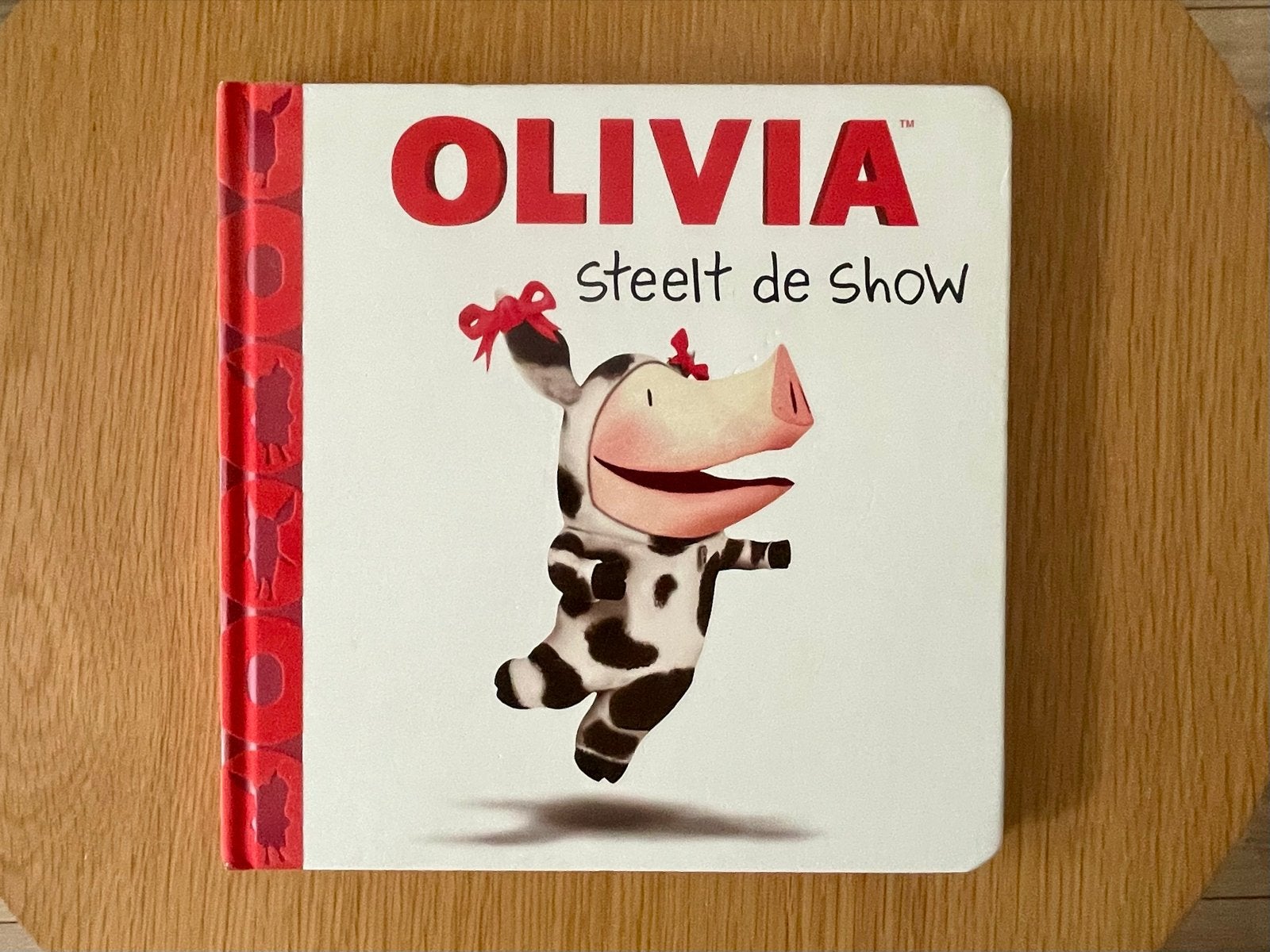 Olivia Steelt de Show - Hardcover Prentenboek, Boeken, Ophalen of Verzenden, Zo goed als nieuw, 2 tot 3 jaar