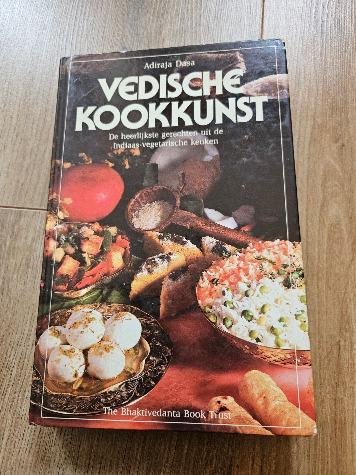 Vedische Kookkunst: Indiaas-vegetarische recepten, Ophalen of Verzenden, Gelezen, Azië en Oosters, Vegetarisch