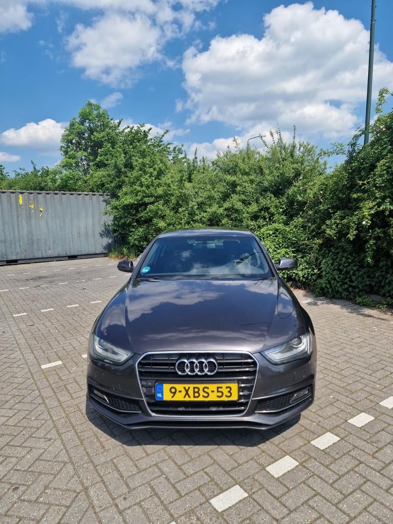 Audi A4 1.8TFSI 125KW 2014 Grijs Moet nu weg, Auto's, Voorwielaandrijving, Zwart, 4 cilinders, A4