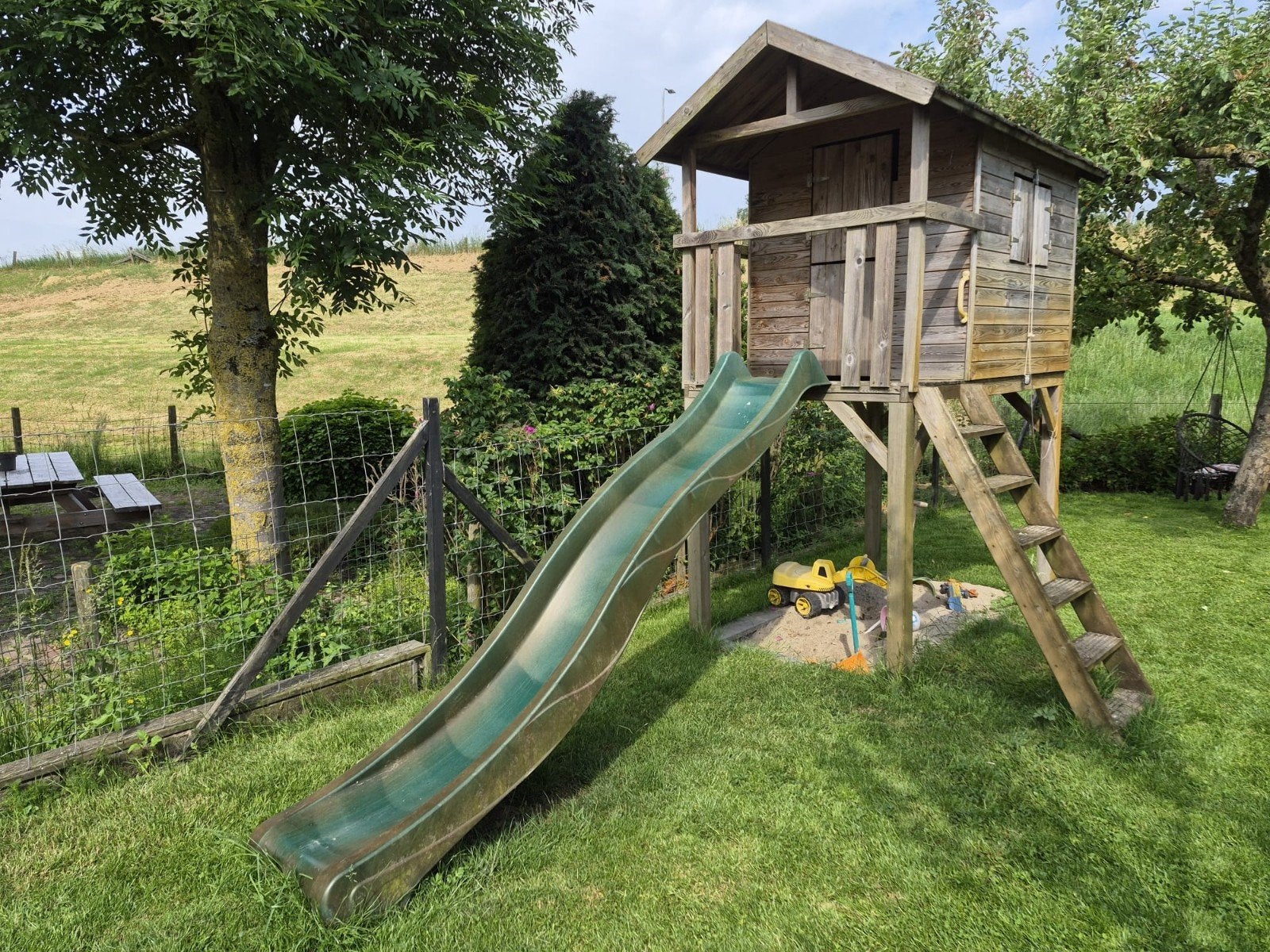 Houten speelhuisje met glijbaan, Ophalen, Hout