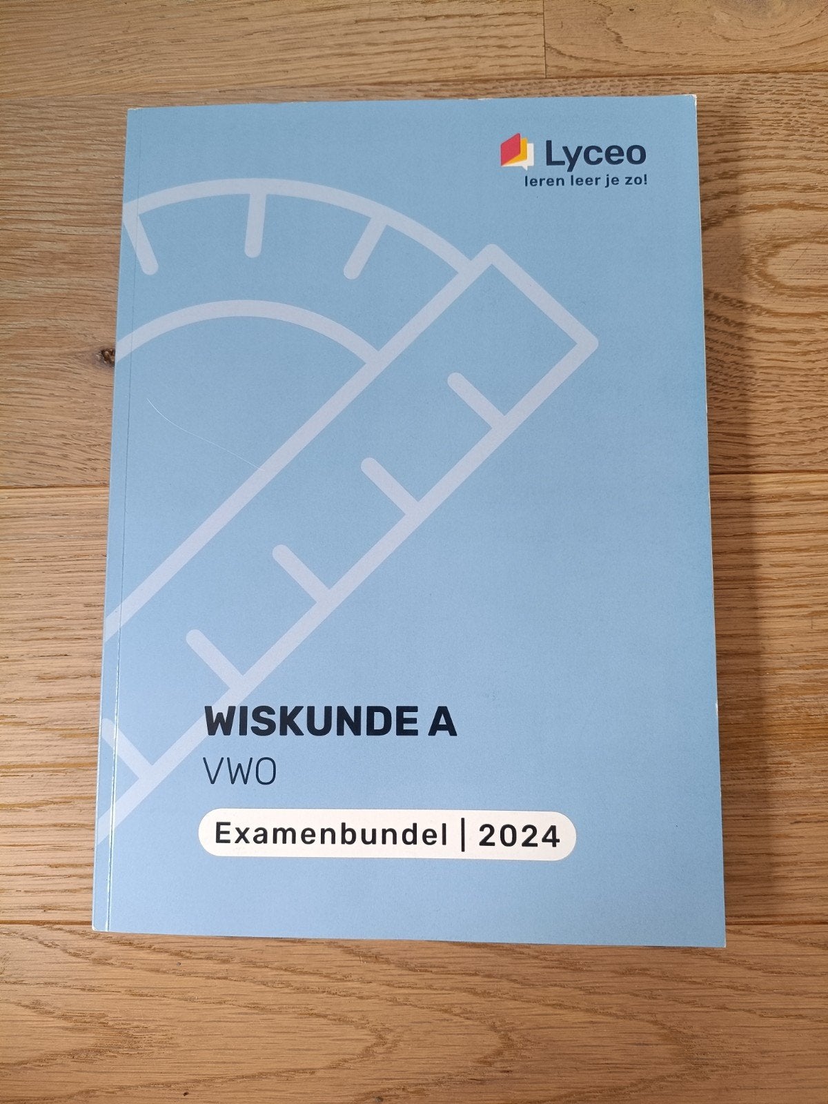VWO Examenbundel Wiskunde A 2024 - Lyceo, Ophalen of Verzenden, Zo goed als nieuw, VWO, Wiskunde A