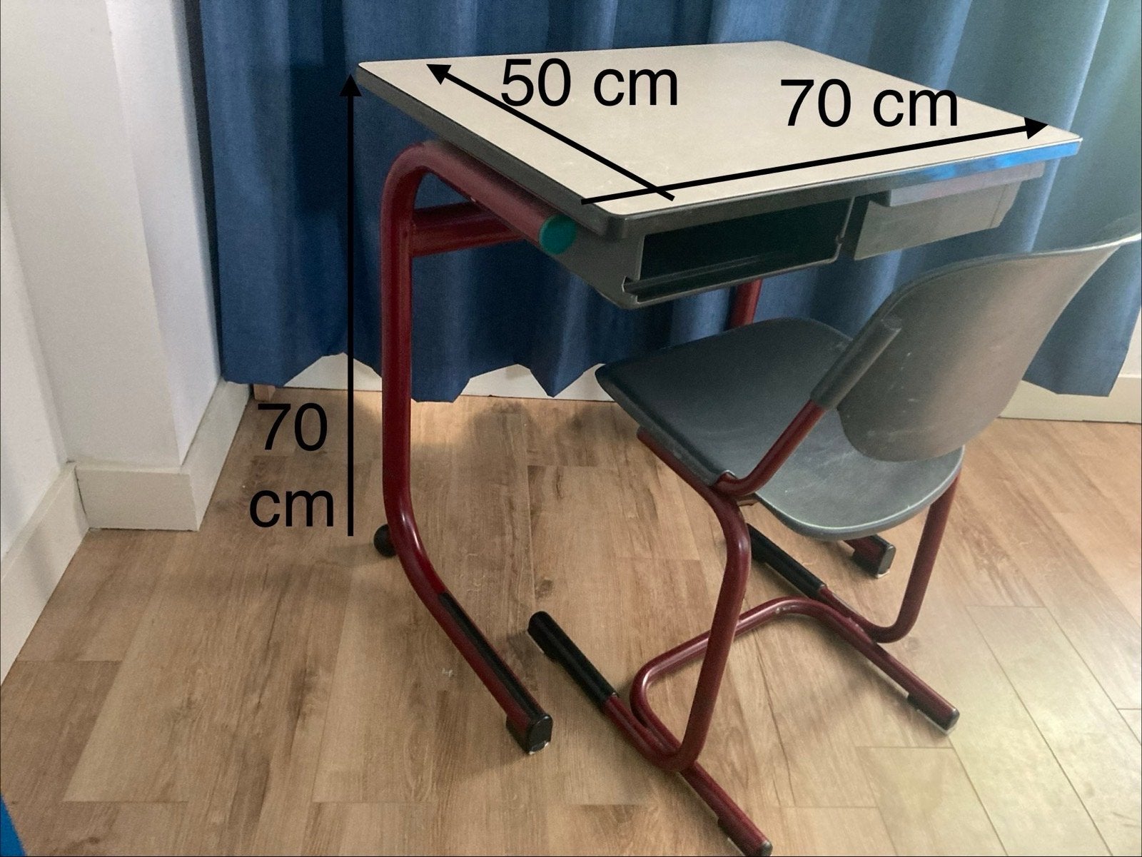 Schooltafel met bijpassende stoel, Ophalen, Opbergruimte, Gebruikt, Metaal