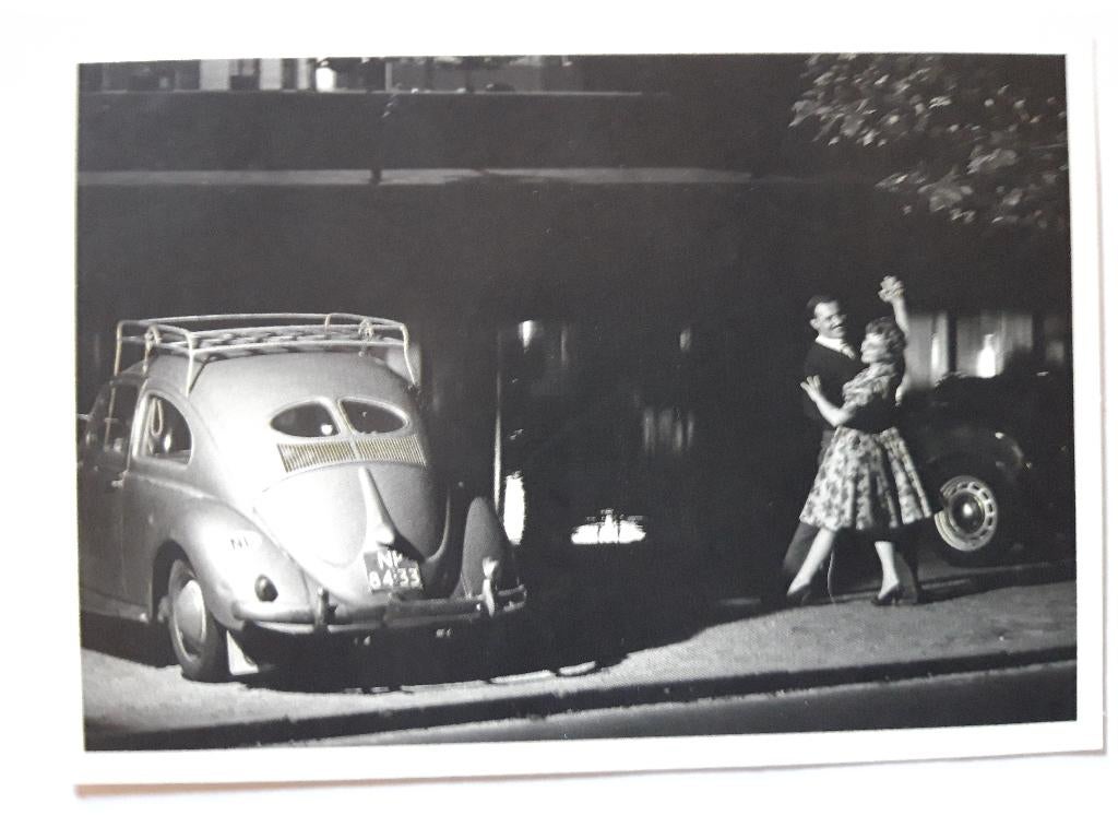 ansichtkaart Volkswagen Kever brilletje, zwart / wit, Verzamelen, Ophalen of Verzenden, 1940 tot 1960, Ongelopen, Voertuig