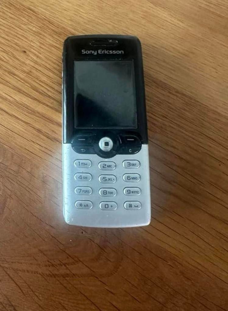 Oude Sony Ericsson mobiele telefoon. voor verzamelaars, Telecommunicatie, Mobiele telefoons | Sony, Ophalen of Verzenden, Gebruikt