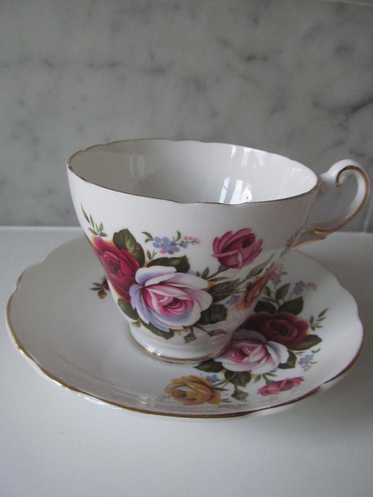 Regency kop en schotel, Huis en Inrichting, Keuken | Servies, Ophalen of Verzenden, Zo goed als nieuw, Overige stijlen, Kop(pen) en/of Schotel(s)