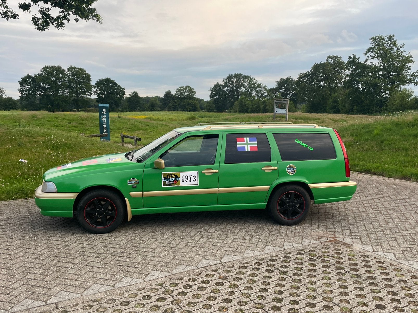 Volvo V70 2.5 1998 Carbage run / carbagerun/ barrelchallenge, Voorwielaandrijving, Zwart, 1434 kg, Particulier