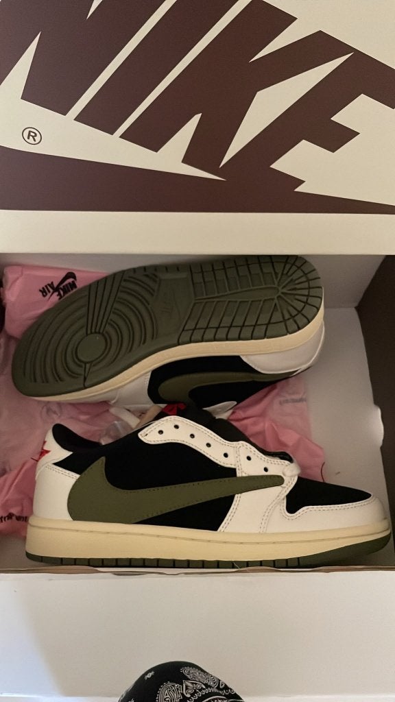 Travis Scott x Air Jordan 1 Low "Reverse Olive" - Maat 38, Nike, Nieuw, Ophalen of Verzenden, Sneakers of Gympen