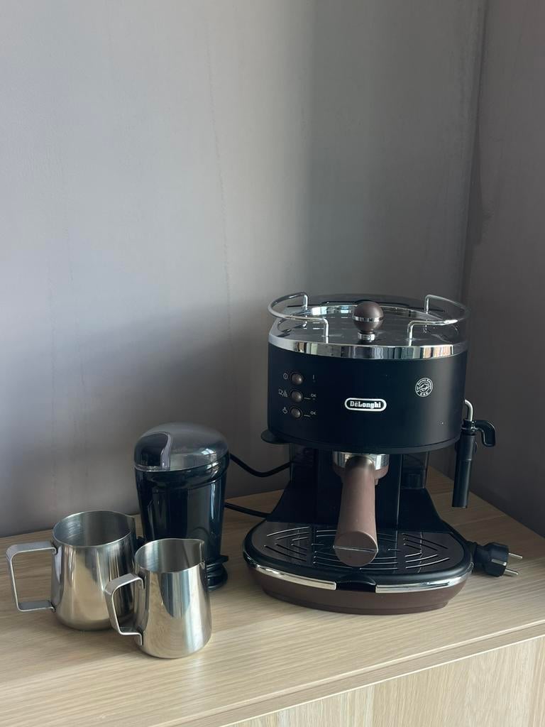 De’Longhi espresso machine + kannetjes + koffiemolen, Ophalen of Verzenden, Zo goed als nieuw, Espresso apparaat, Stoompijpje