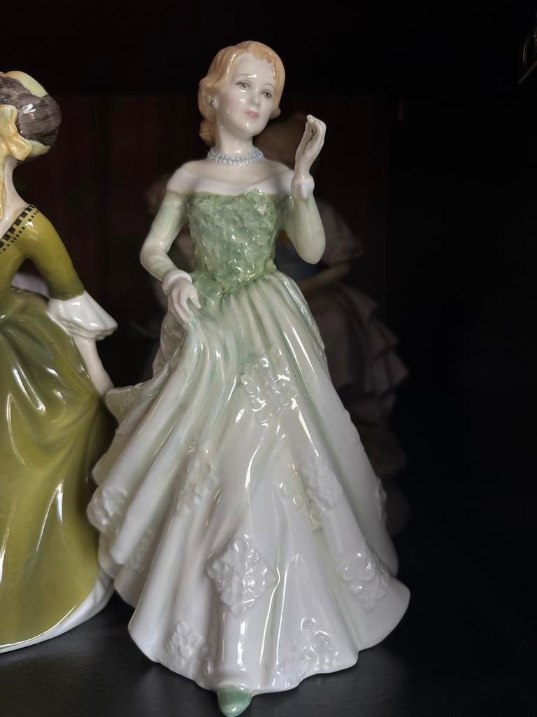 Royal Doulton Figurine Grace HN 3699 - 1995, Verzamelen, Beelden en Beeldjes, Zo goed als nieuw, Mens, Ophalen of Verzenden