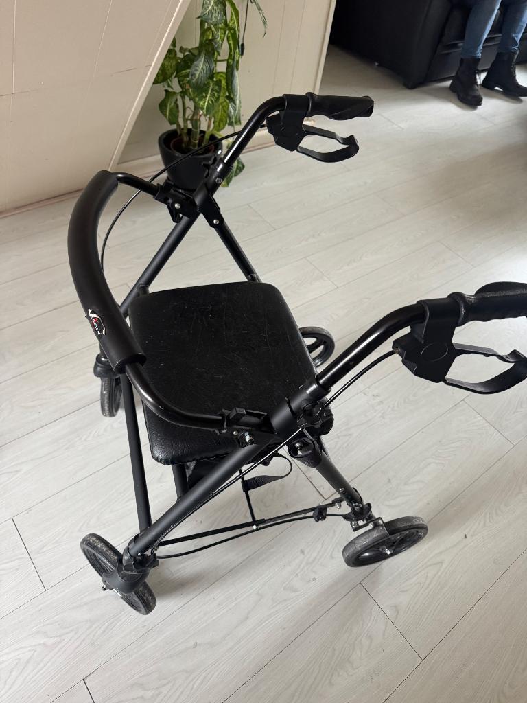 Rollator met een vakje voor je tas of boodschappen, Ophalen of Verzenden, Opvouwbaar, Zo goed als nieuw