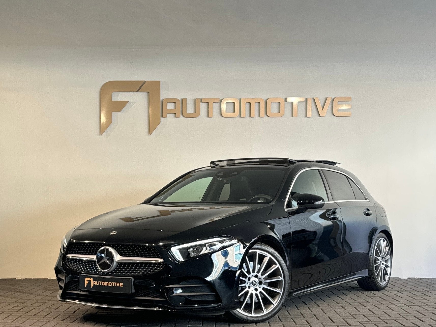 Mercedes-Benz A-klasse 220 4MATIC Pano|Memory|Burmester|Sfee, Auto's, Automaat, 15 km/l, Euro 6, Zwart