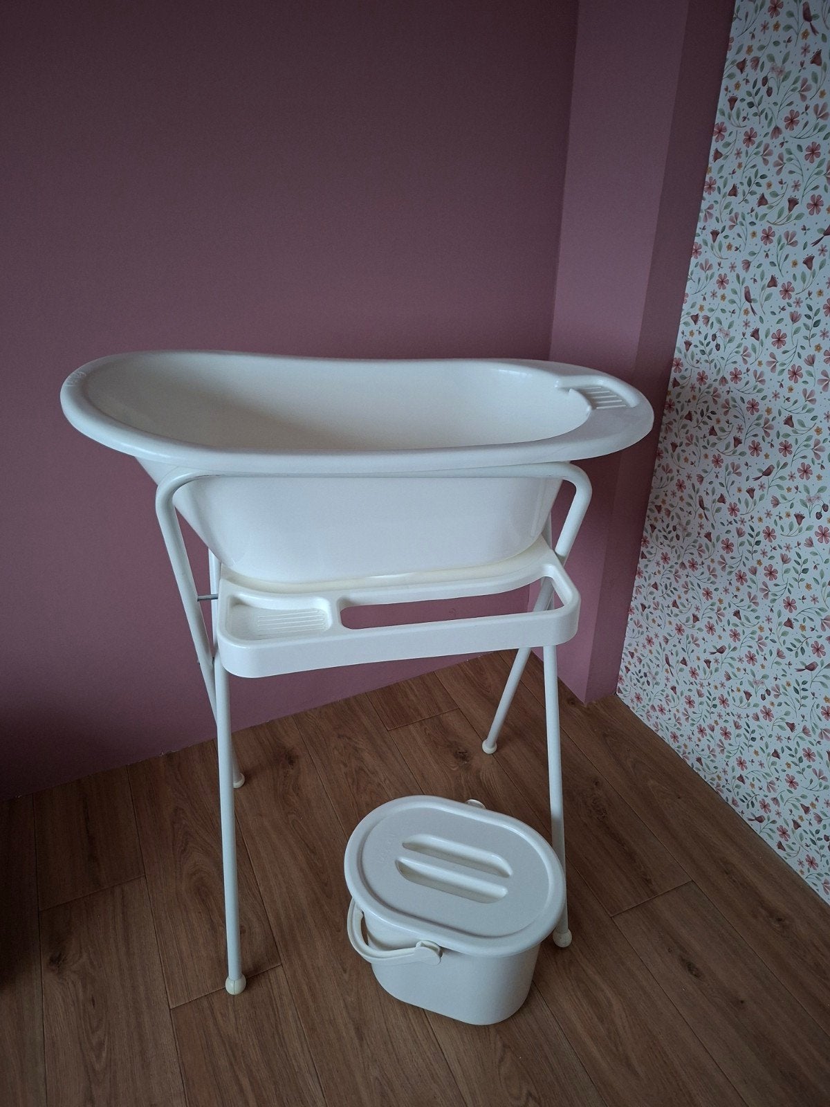 Babybadje met standaard en luieremmer, Ophalen