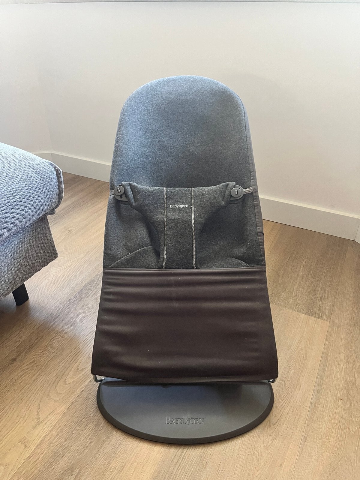 BabyBjörn Bliss Jersey Wipstoel 3D - Houtskool Grijs, Kinderen en Baby's, Wipstoeltjes, Verstelbaar, Wipstoel, Zo goed als nieuw