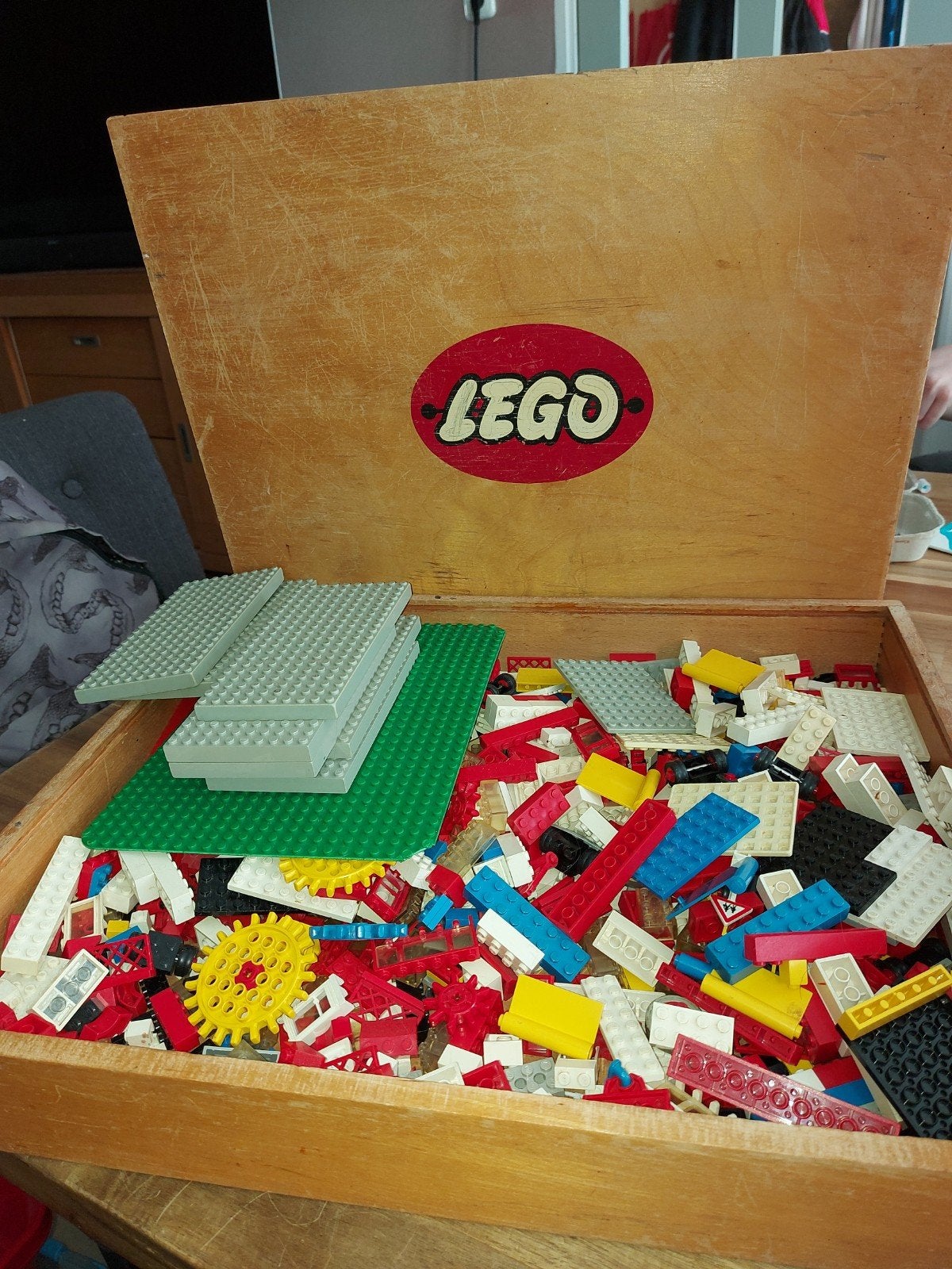 Vintage LEGO met houten kist en bouwplaten, Gebruikt, Inclusief extra onderdelen, Lego, Ophalen of Verzenden