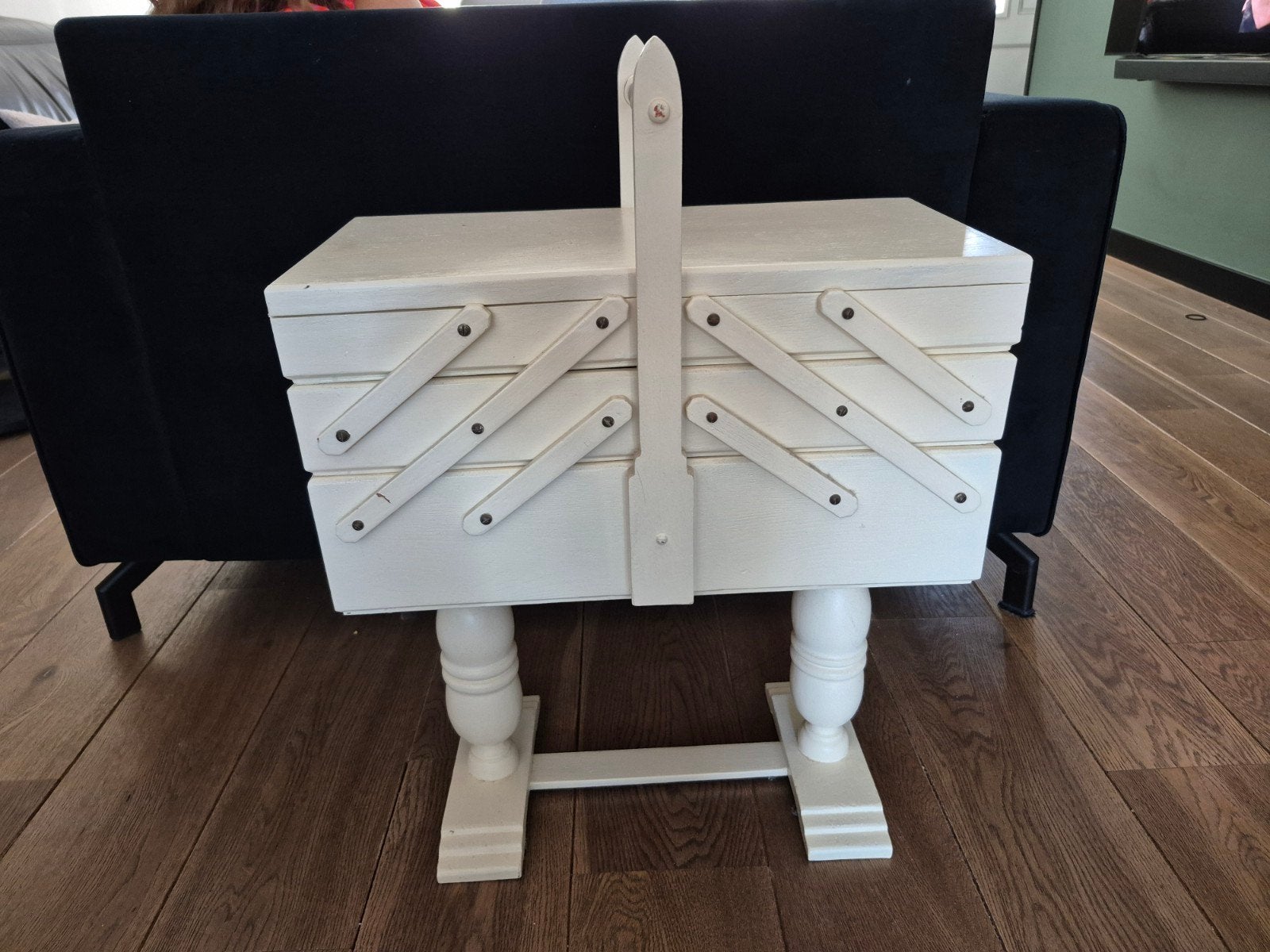 Vintage Naaidoos op Poten - Wit Houten Handwerkdoos, Hobby en Vrije tijd, Ophalen, Gebruikt, Overige typen