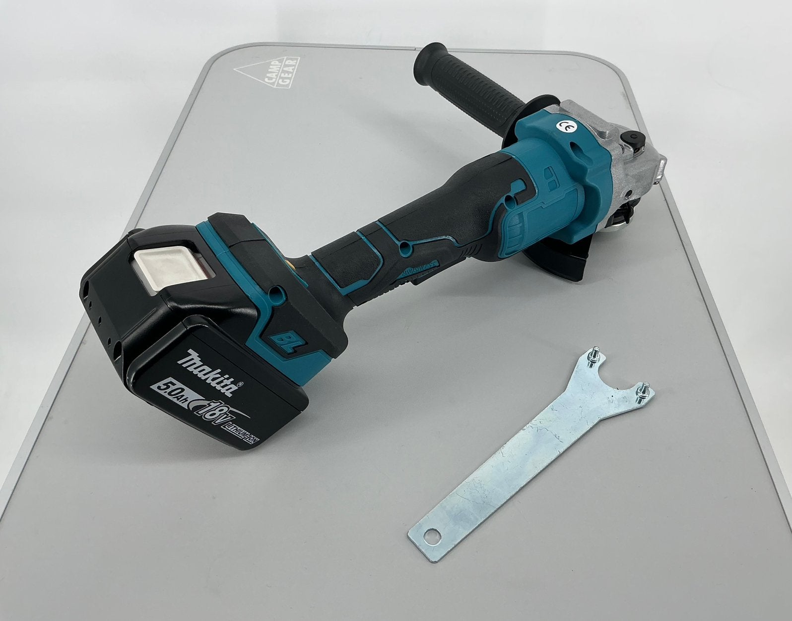 Haakse Slijper.Nieuw. Werkt op Makita18v LXT accu. € 35,00., Ophalen of Verzenden, Nieuw, Haakse handslijpmachine