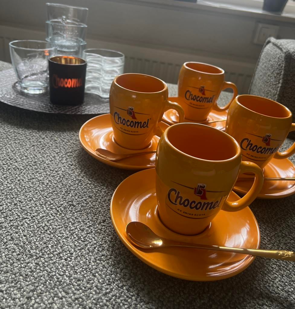 Complete Chocomel servies set, Huis en Inrichting, Keuken | Servies, Nieuw, Ophalen of Verzenden, Glas, Overige stijlen