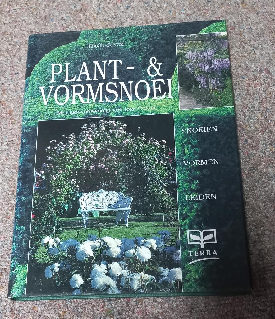 Plant- & vormsnoei van David Joyce, Ophalen of Verzenden, Gelezen, Tuinieren en Tuinplanten