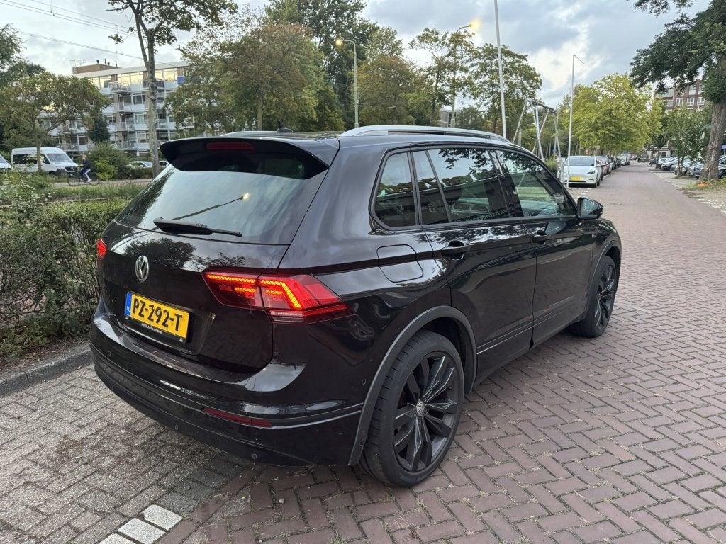 Volkswagen Tiguan 2.0 TDI 4M 3x R-Line | Panoramadak HUD DSG, Auto's, Automaat, Gebruikt, Euro 6, 4 cilinders