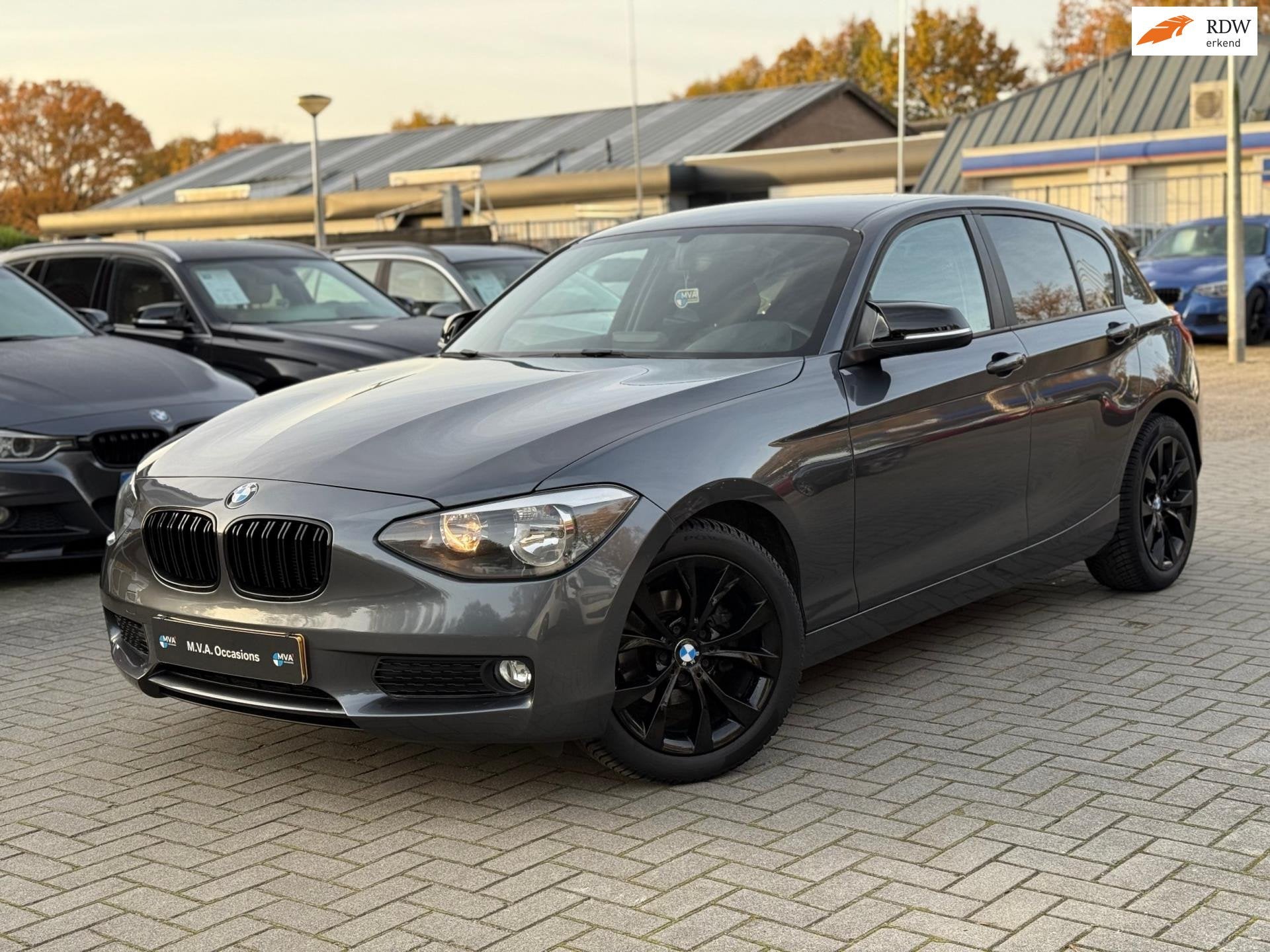 BMW 1-serie 116i Business|Nieuwe Ketting + Klepseals|Automaa, Auto's, BMW, Euro 5, Gebruikt, Zwart, 4 cilinders