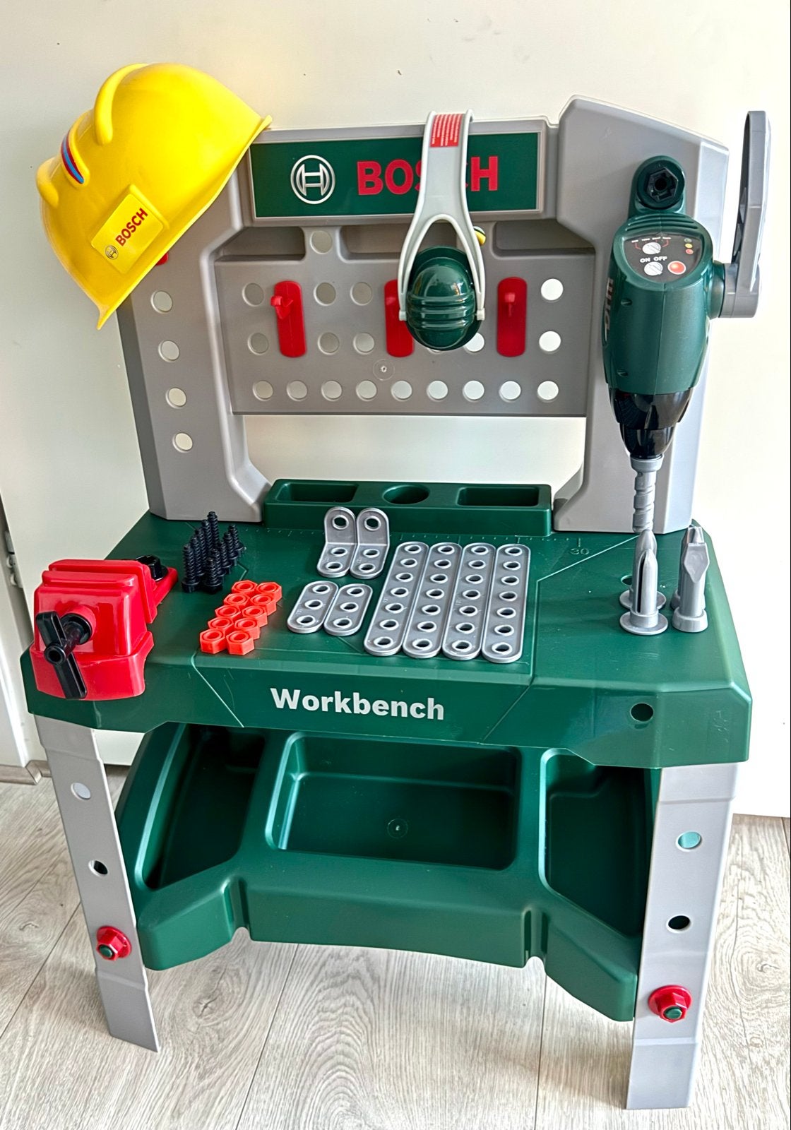 Bosch speelgoed-werkbankje + toebehoren, Ophalen of Verzenden, Gebruikt, Knutselen, Met geluid