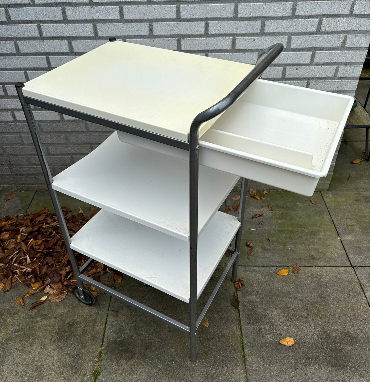 Trolley / bijzet tafel, Ophalen, Metaal of Aluminium, Zo goed als nieuw, 75 cm of meer