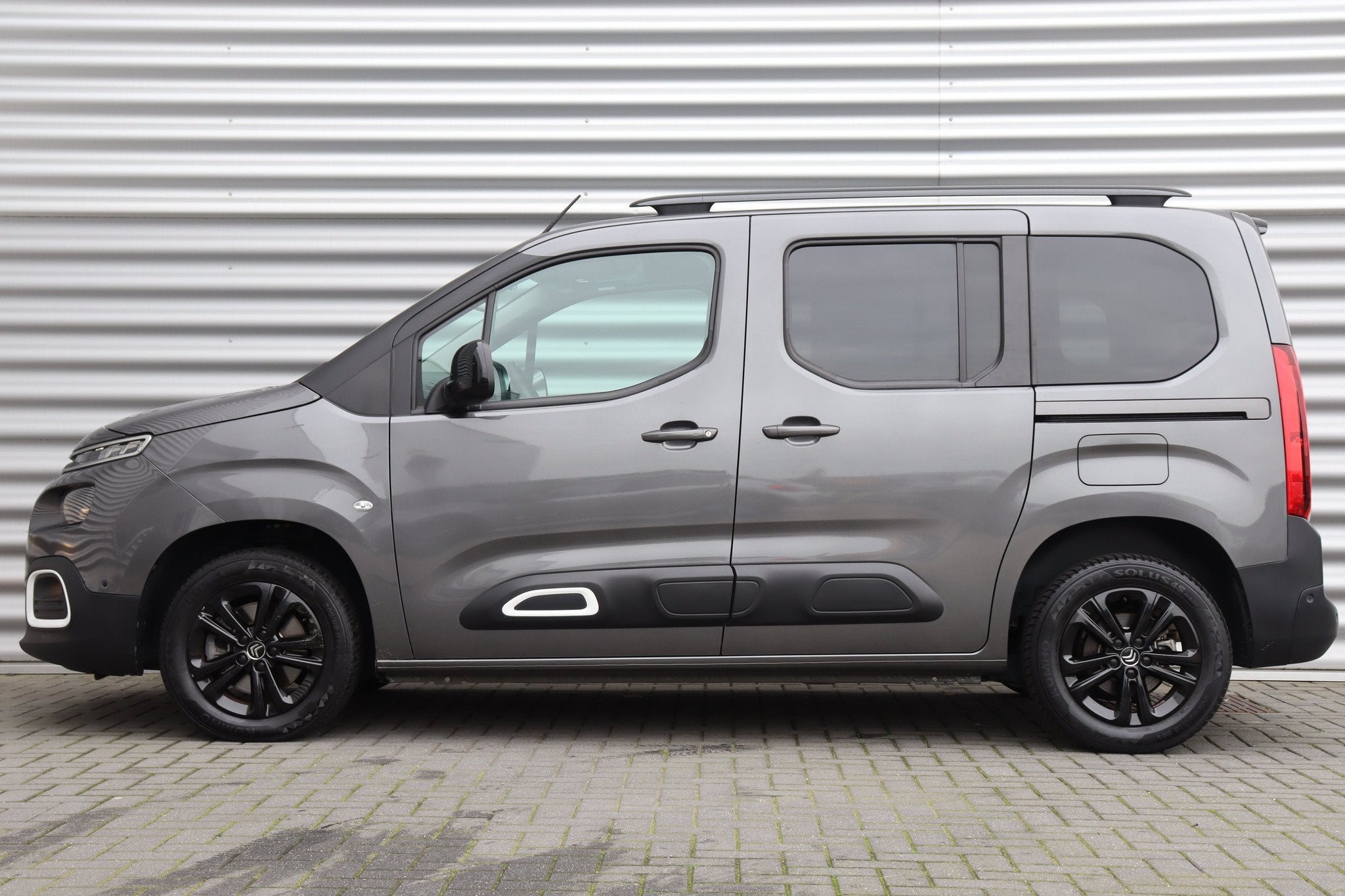 Citroen Berlingo 1.2 PURETECH 130PK SHINE AUTOMAAT, 12 maanden, 15 km/l, Gebruikt, 1199 cc
