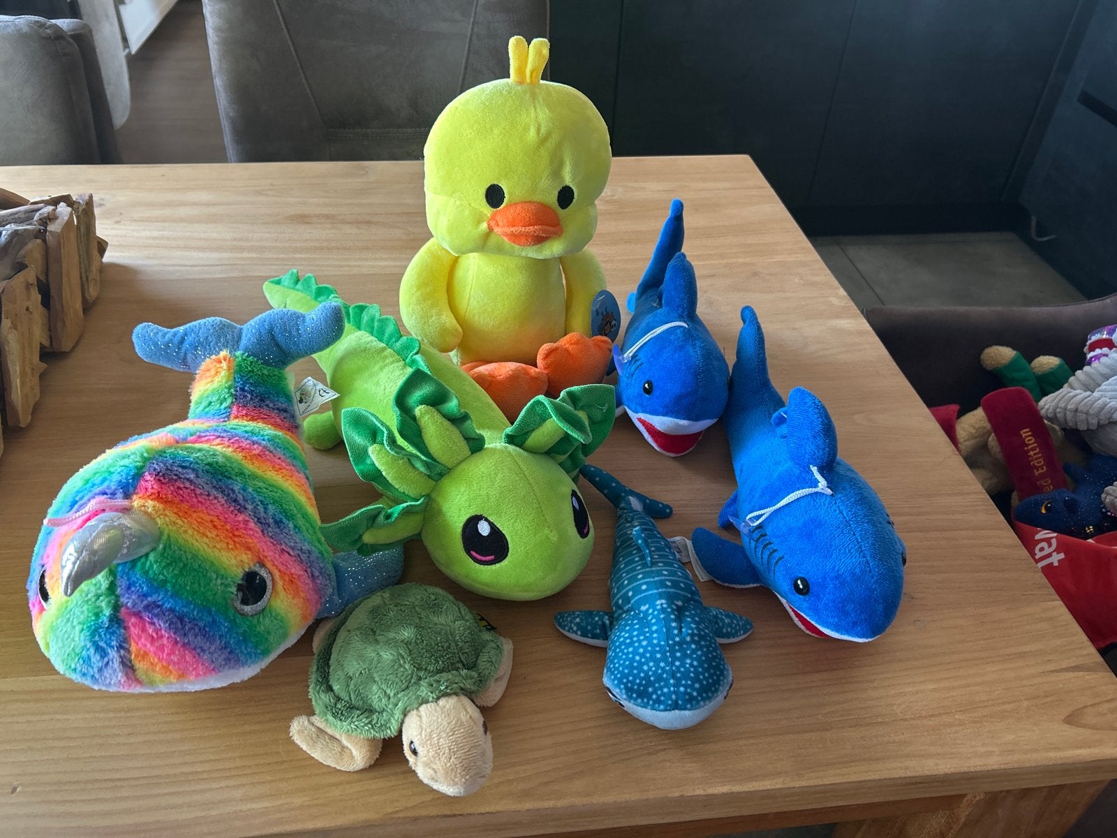 Leuke knuffels: eend, haaien, walvis, schildpad, Gebruikt, Geel, Ophalen of Verzenden, Middelgroot (20 tot 80 cm)
