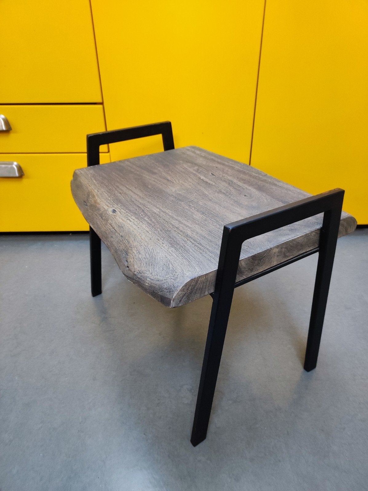 Houten krukje met metalen frame, Ophalen of Verzenden, Hout