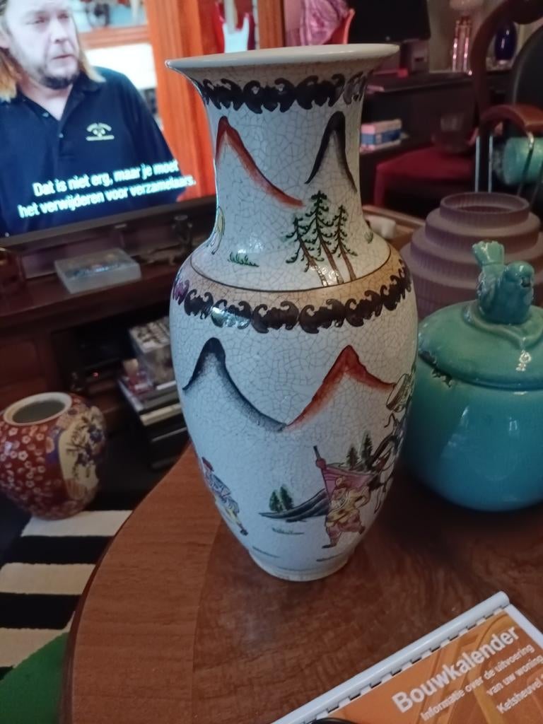 Antieke Chinese craquelé vaas met berglandschap en figuren, Antiek en Kunst, Antiek | Vazen, Ophalen of Verzenden