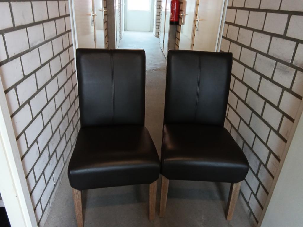 2 Stoelen, Ophalen of Verzenden, Zo goed als nieuw, Bruin