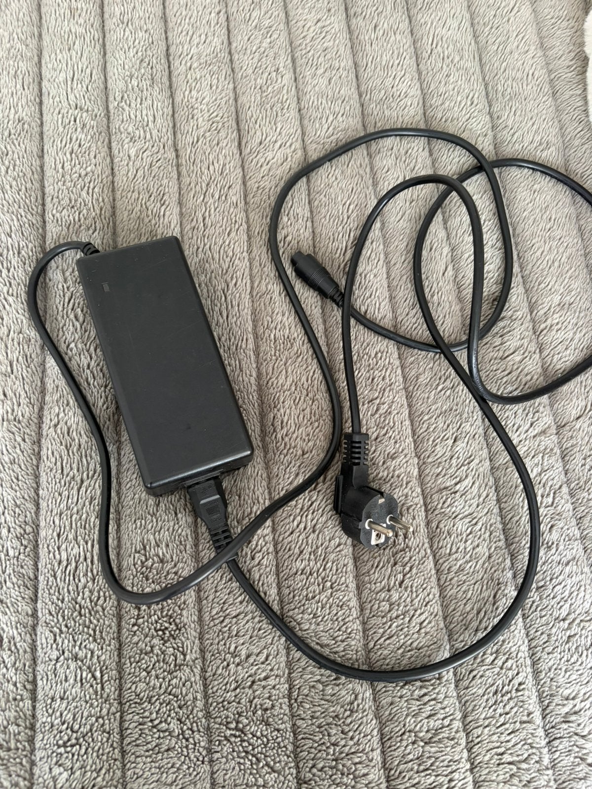 Fietsbatterij oplader, Ophalen of Verzenden, Zo goed als nieuw
