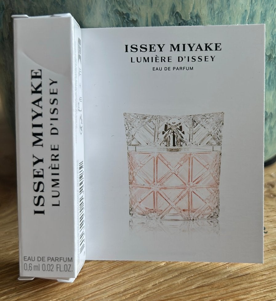 Issey Miyake - Lumière D’Issey - Eau de Parfum - 0,6 ml, Verzenden, Nieuw