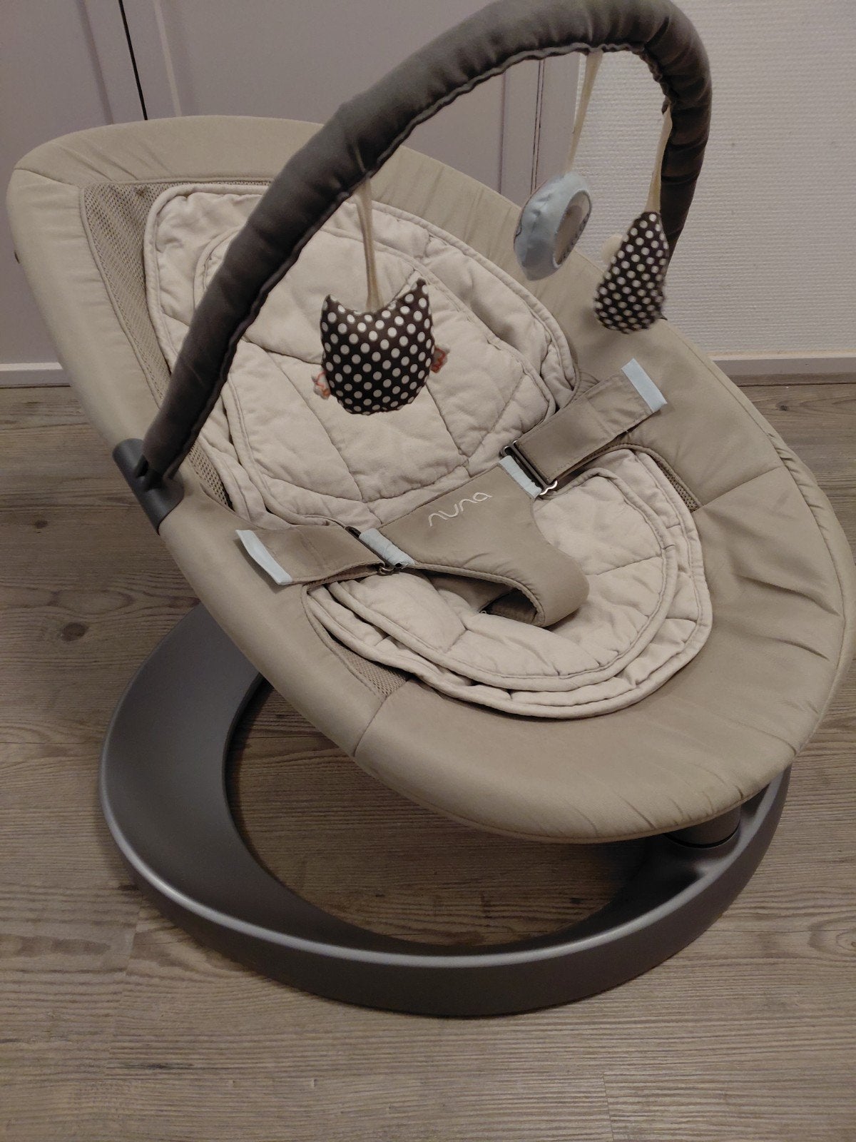 Nuna Leaf Wipstoel - Taupe - Hoesjes Wasbaar, Kinderen en Baby's, Wipstoeltjes, Ophalen, Gebruikt, Wipstoel, Overige merken
